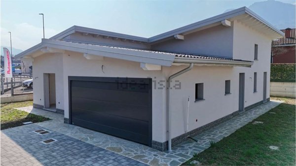 casa indipendente in vendita a Mesenzana