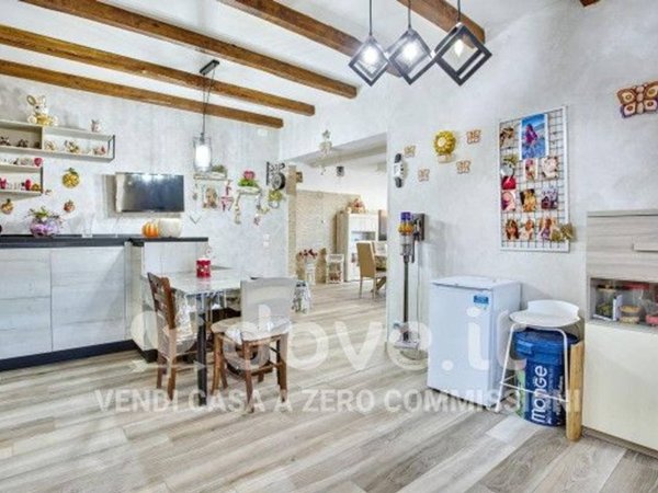 casa indipendente in vendita a Mesenzana