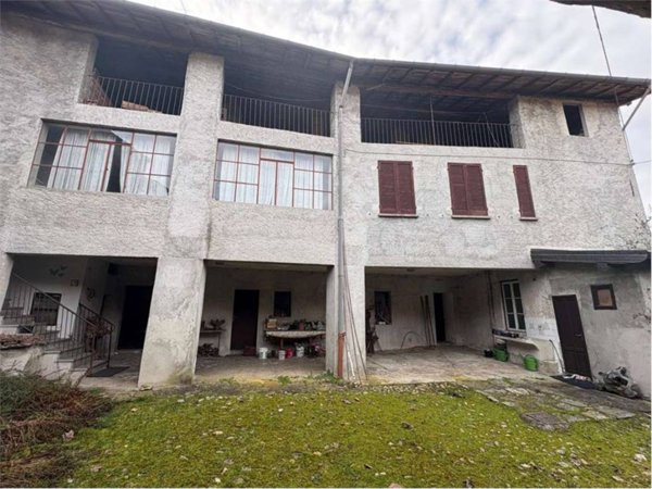 casa indipendente in vendita a Mesenzana