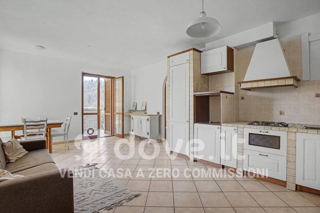 appartamento in vendita a Mesenzana in zona Pezza