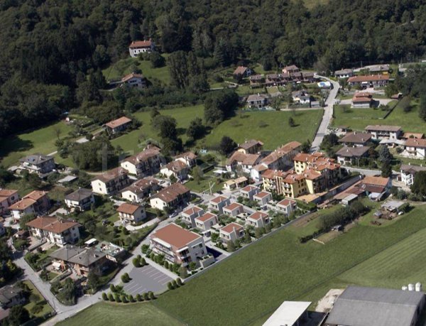 casa indipendente in vendita a Mesenzana