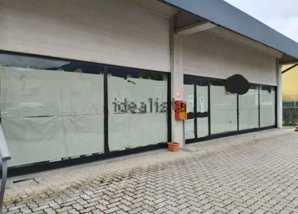locale commerciale in vendita a Mesenzana