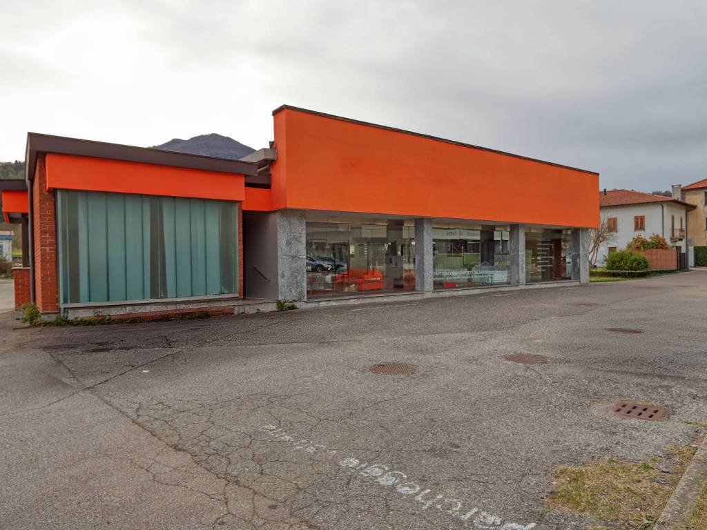 locale commerciale in vendita a Mesenzana