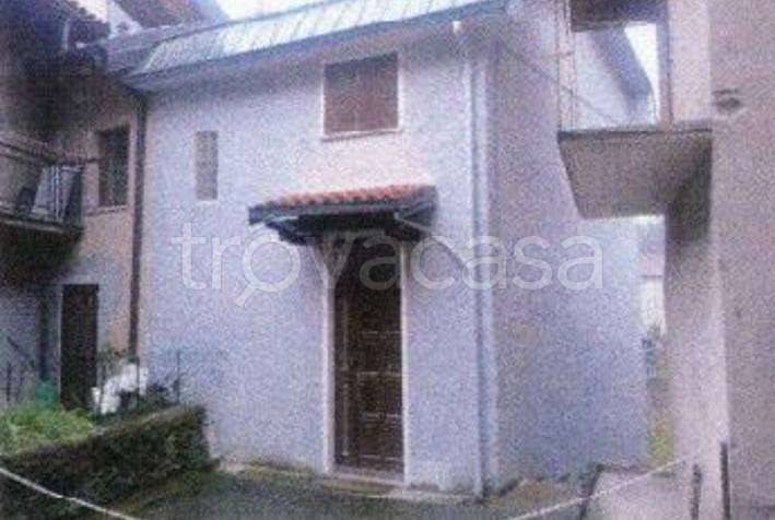 appartamento in vendita a Mesenzana in zona Pezza