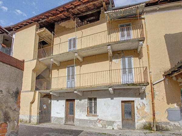 appartamento in vendita a Mesenzana in zona Pezza