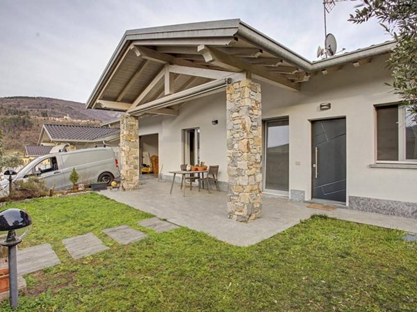 casa indipendente in vendita a Mesenzana