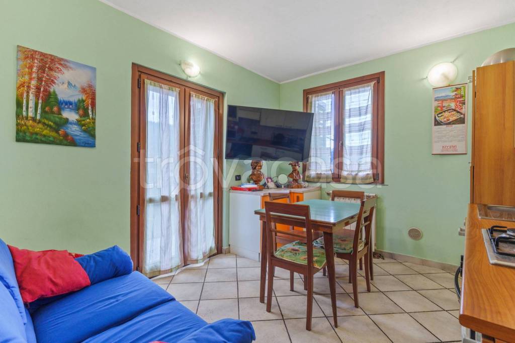 appartamento in vendita a Montegrino Valtravaglia in zona Cucco