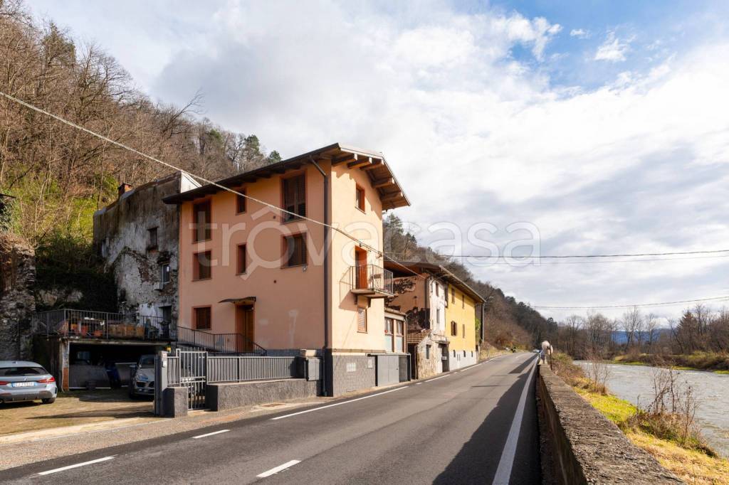 appartamento in vendita a Montegrino Valtravaglia in zona Cucco