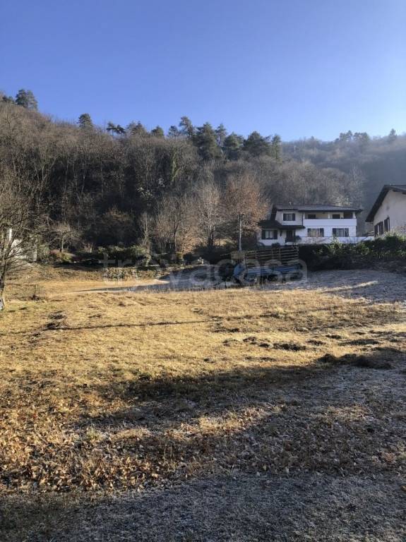 terreno edificabile in vendita a Montegrino Valtravaglia in zona Cucco