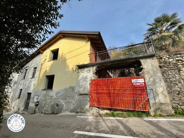 appartamento in vendita a Montegrino Valtravaglia in zona Sciorbagno