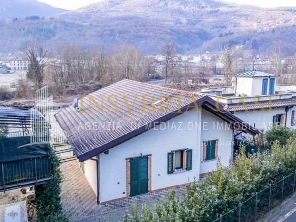 casa indipendente in vendita a Montegrino Valtravaglia
