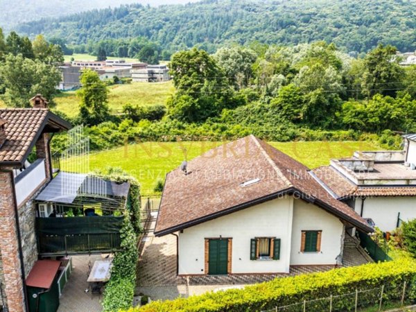 casa indipendente in vendita a Montegrino Valtravaglia