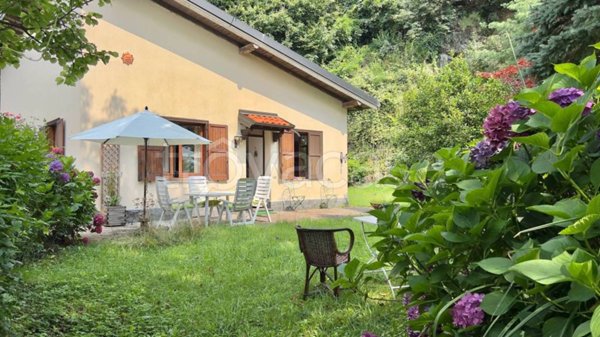 casa indipendente in vendita a Montegrino Valtravaglia in zona Castendallo