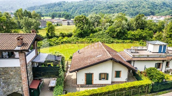 casa indipendente in vendita a Montegrino Valtravaglia