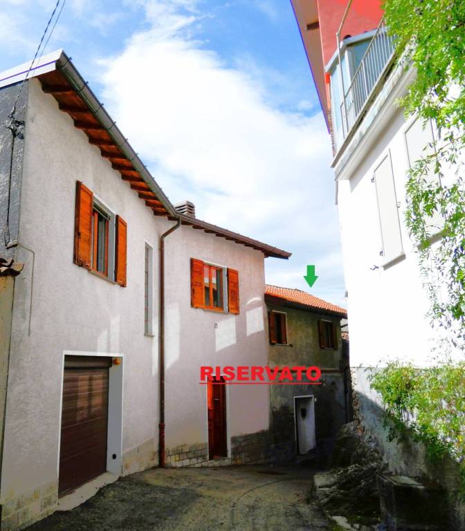 casa indipendente a Montegrino Valtravaglia in zona Bosco Valtravaglia