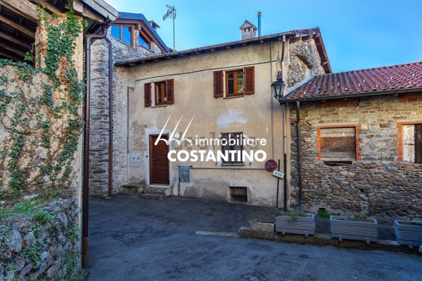 casa indipendente in vendita a Montegrino Valtravaglia