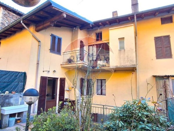 appartamento in vendita a Montegrino Valtravaglia in zona Bosco Valtravaglia