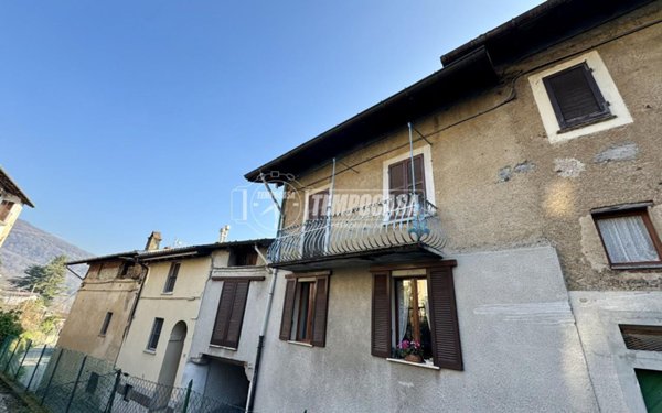 appartamento in vendita a Montegrino Valtravaglia