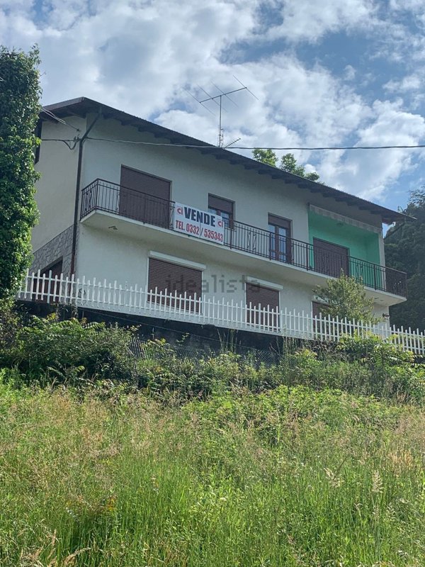 casa indipendente in vendita a Montegrino Valtravaglia