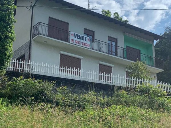 casa indipendente in vendita a Montegrino Valtravaglia