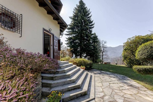 casa indipendente in vendita a Montegrino Valtravaglia in zona Sorti