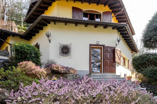 casa indipendente in vendita a Montegrino Valtravaglia