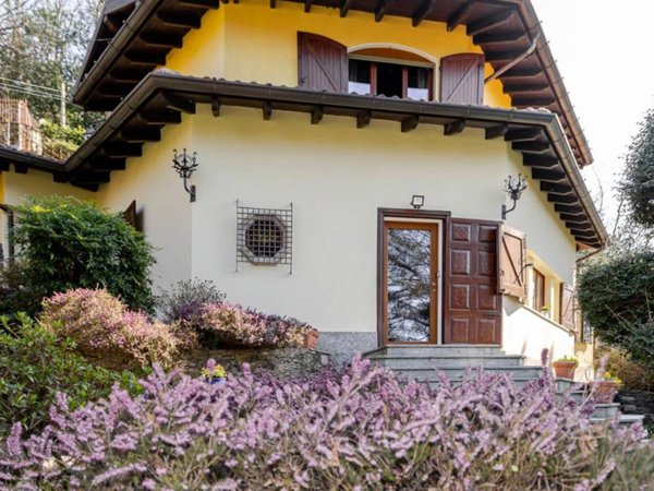 casa indipendente in vendita a Montegrino Valtravaglia