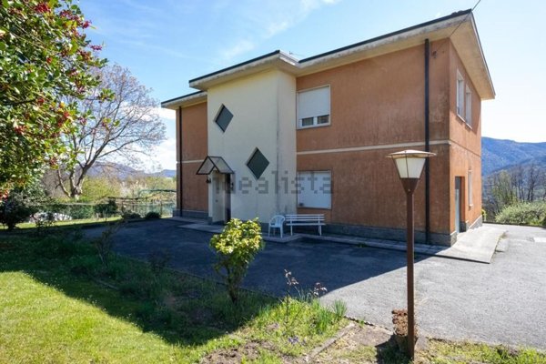 casa indipendente in vendita a Montegrino Valtravaglia
