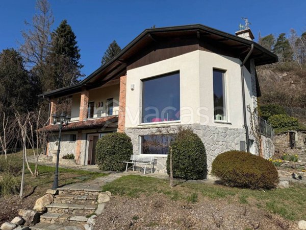 casa indipendente in vendita a Montegrino Valtravaglia