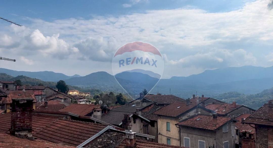 casa indipendente a Montegrino Valtravaglia in zona Bosco Valtravaglia