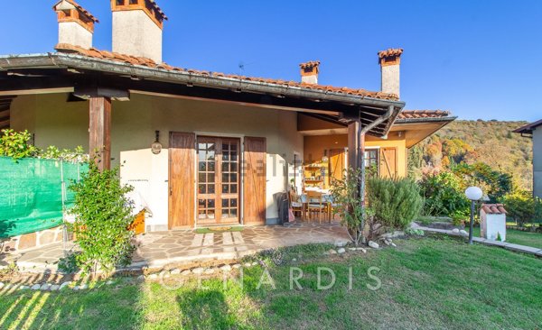 casa indipendente in vendita a Montegrino Valtravaglia