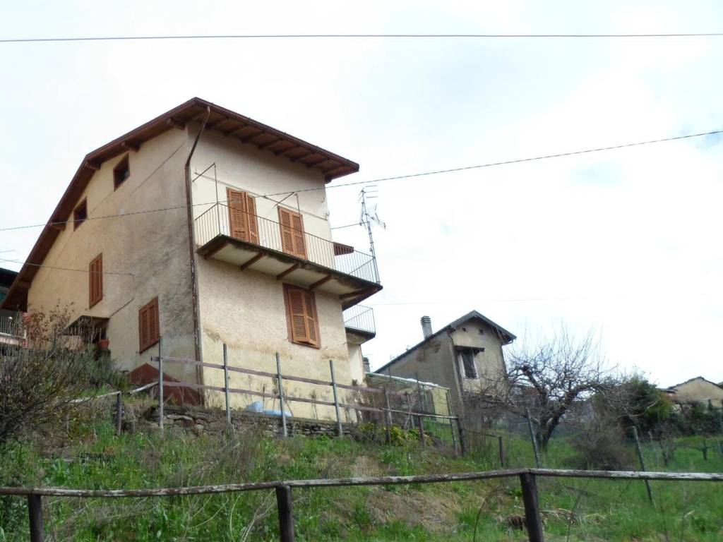 casa indipendente a Montegrino Valtravaglia in zona Bosco Valtravaglia