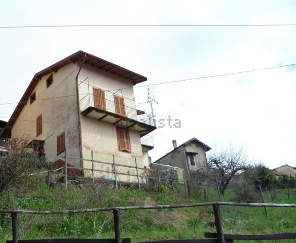 casa indipendente a Montegrino Valtravaglia in zona Bosco Valtravaglia