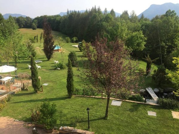 casa indipendente in vendita a Montegrino Valtravaglia