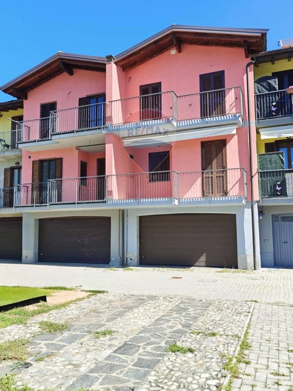 casa indipendente in vendita a Montegrino Valtravaglia