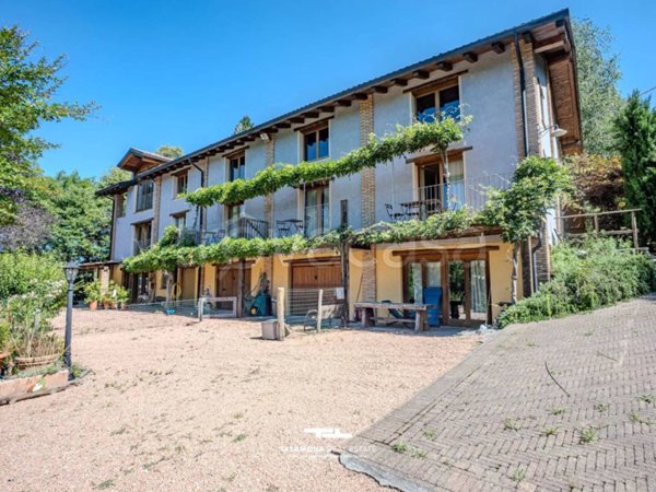 casa indipendente in vendita a Montegrino Valtravaglia