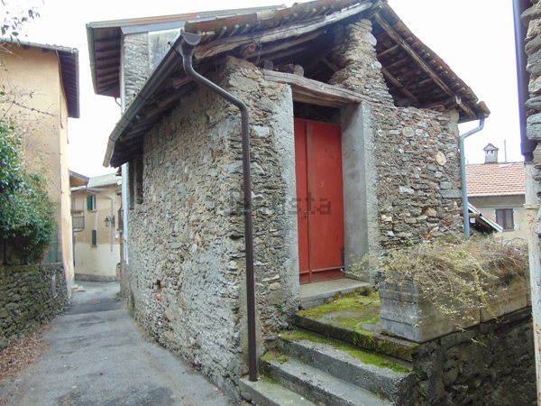 appartamento in vendita a Montegrino Valtravaglia