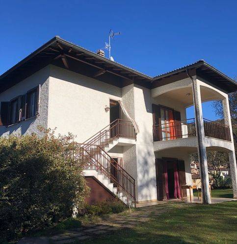 casa indipendente in vendita a Montegrino Valtravaglia