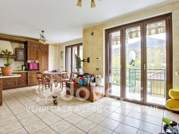 appartamento in vendita a Montegrino Valtravaglia in zona Cucco