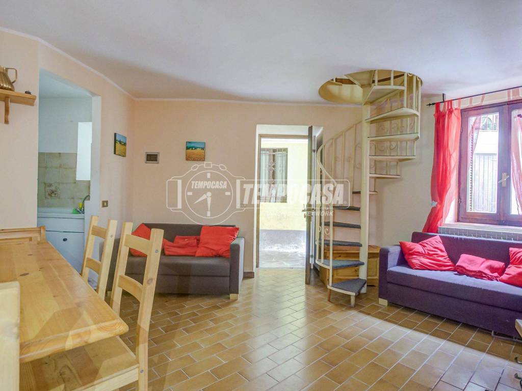 appartamento in vendita a Montegrino Valtravaglia