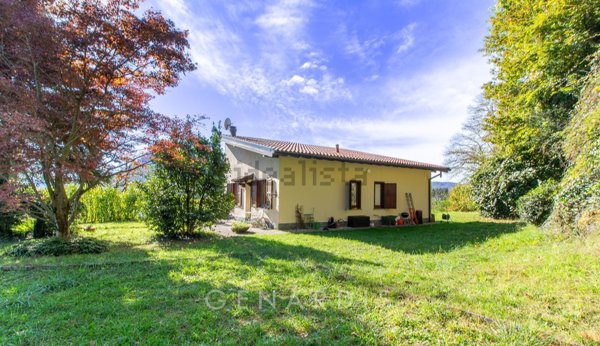 casa indipendente in vendita a Montegrino Valtravaglia