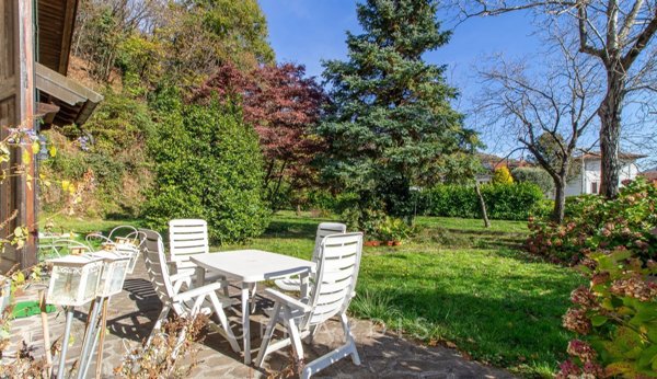 casa indipendente in vendita a Montegrino Valtravaglia