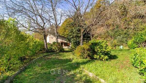 casa indipendente in vendita a Montegrino Valtravaglia