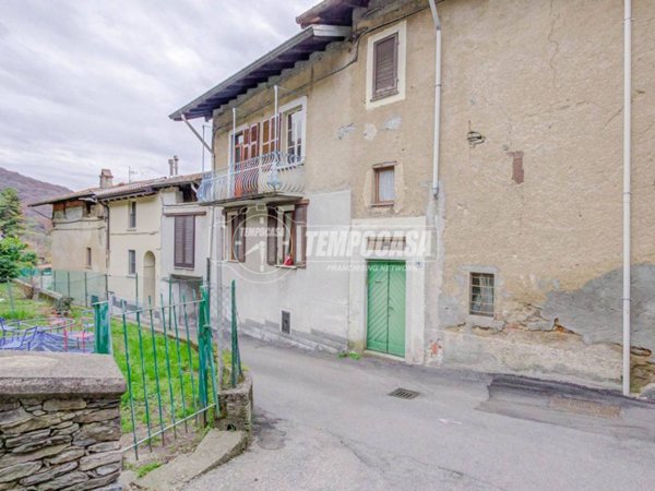 appartamento in vendita a Montegrino Valtravaglia