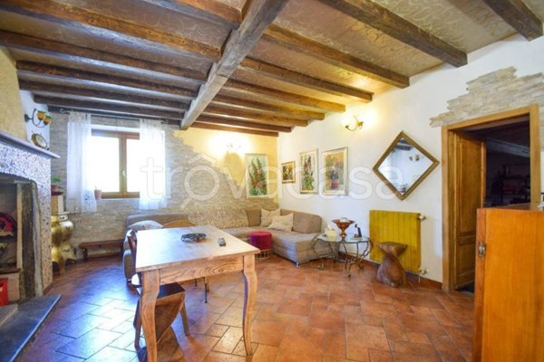 casa indipendente a Montegrino Valtravaglia in zona Bosco Valtravaglia