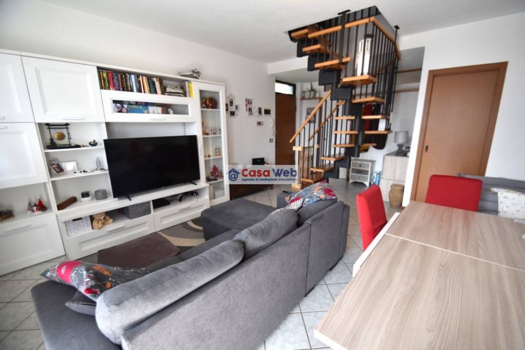 appartamento in vendita a Montegrino Valtravaglia in zona Bosco Valtravaglia