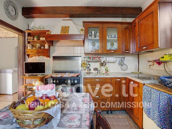 casa indipendente in vendita a Montegrino Valtravaglia