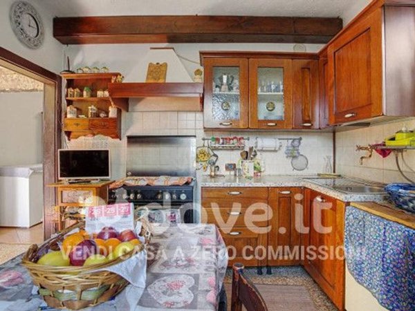 casa indipendente in vendita a Montegrino Valtravaglia