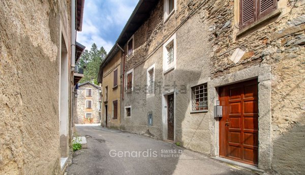 casa semindipendente in vendita a Montegrino Valtravaglia