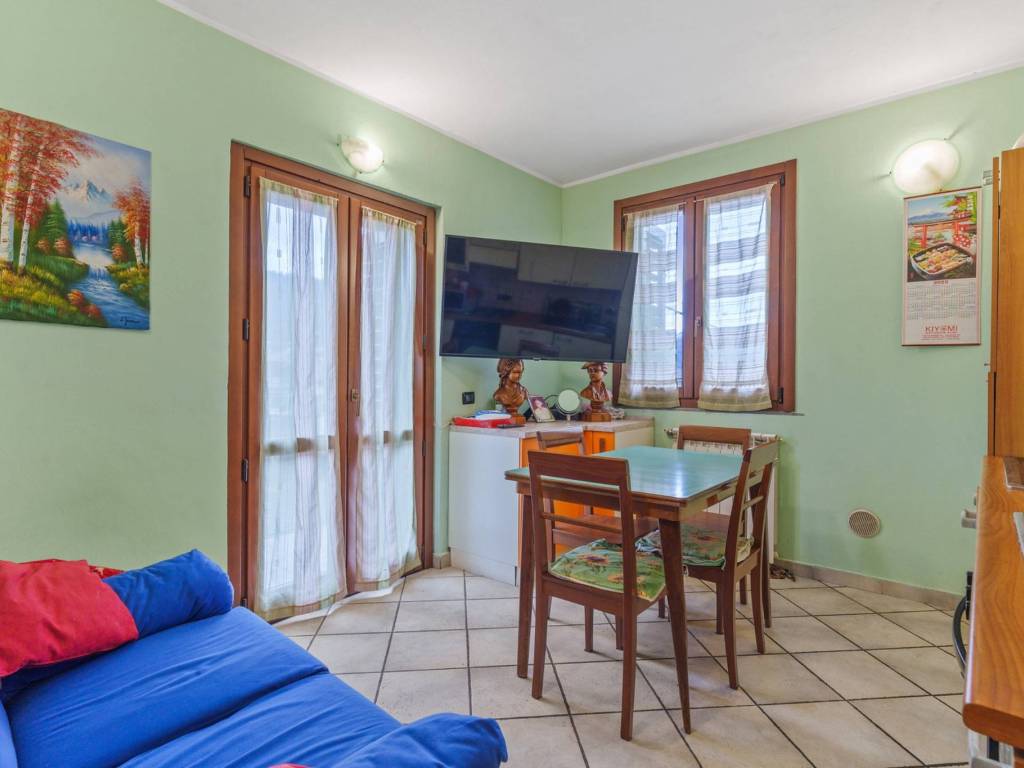 appartamento in vendita a Montegrino Valtravaglia in zona Cucco